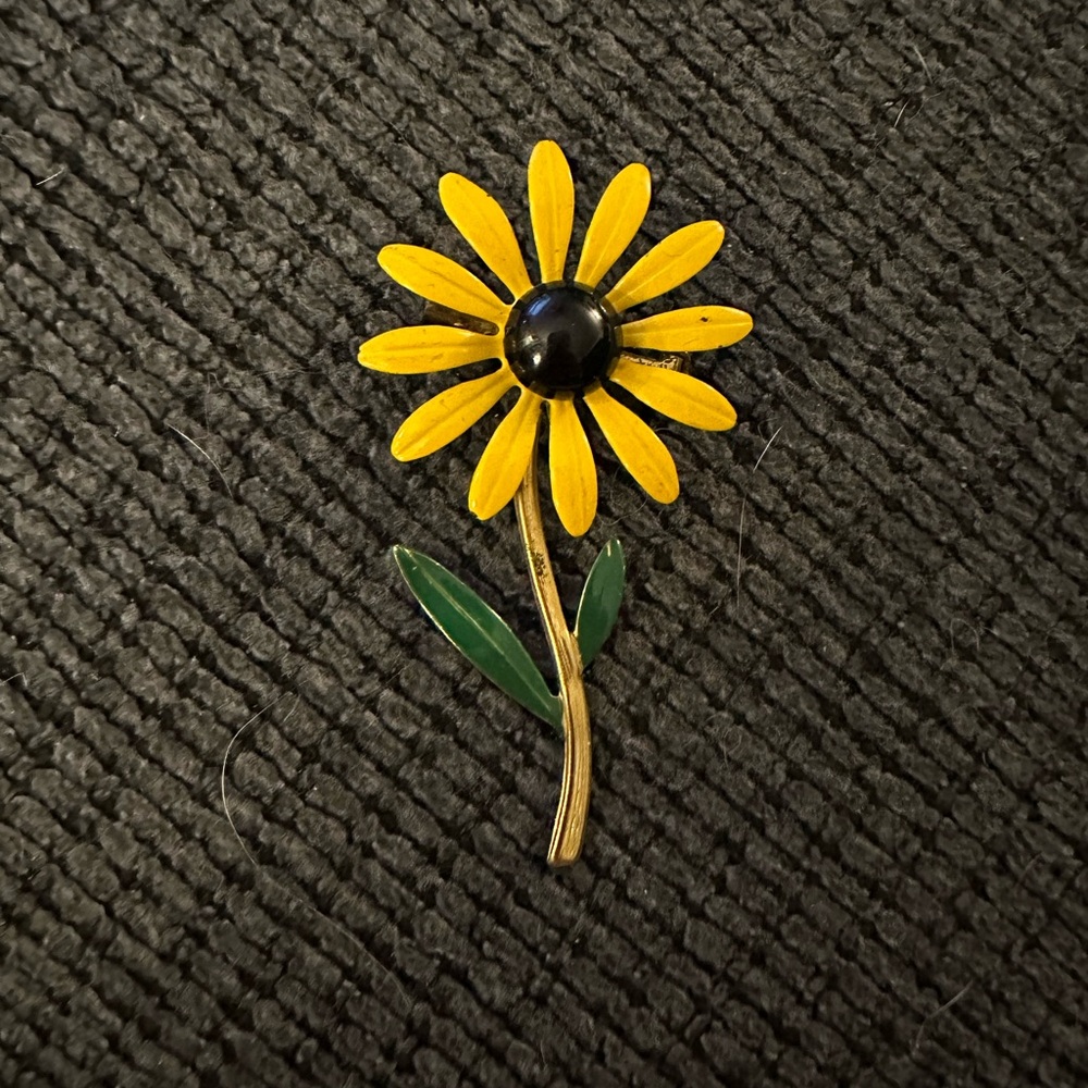 Vintage 1960 Sunny Yellow Black Eye Suzie Enamel Flower Rudbeckia brooch pin 3in